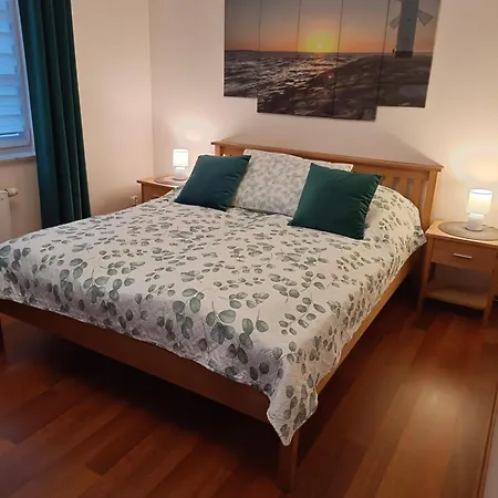 Park Apartment *
